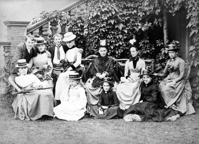 Viktorianisches Gruppenporträt, um 1890 von English Photographer